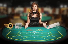 Live Roulette wheel dealer spin နေသော live casino table